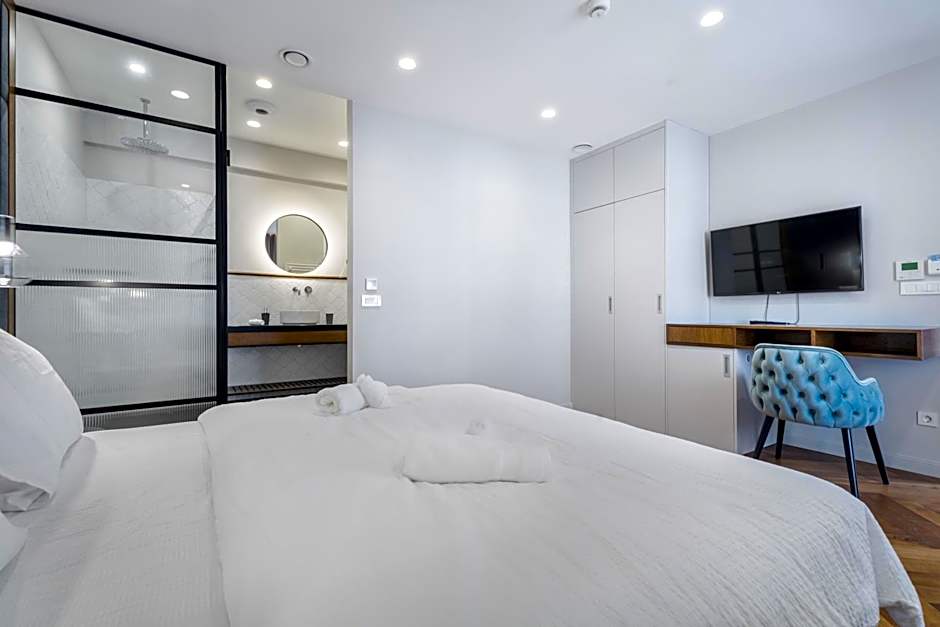 Budapest Eye- Boutique Suites, by BQA