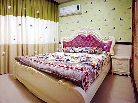 Room with Queen Bed