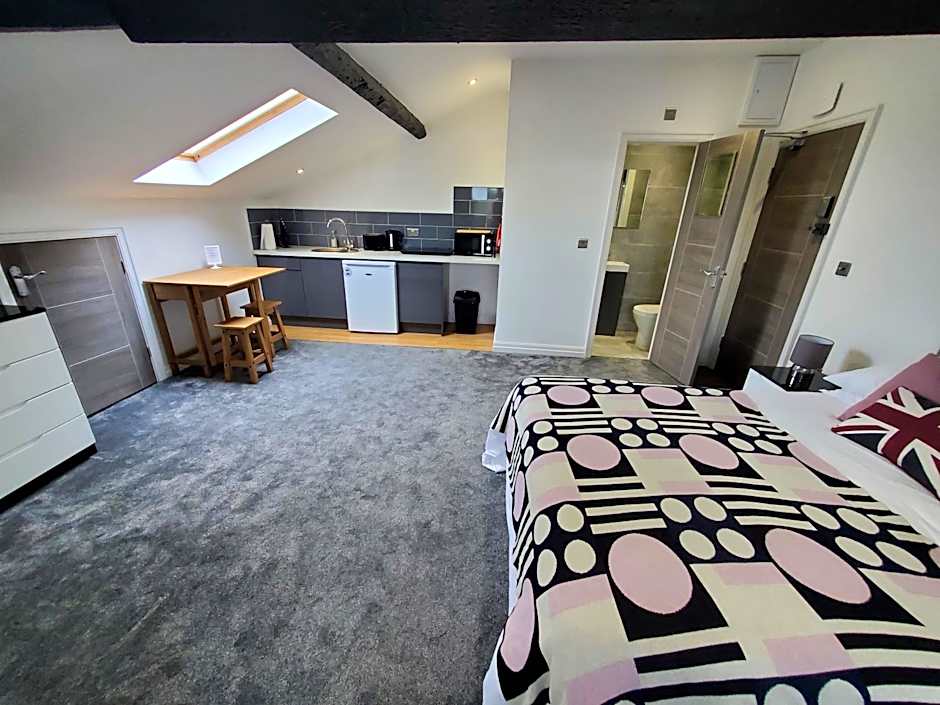 The Ashcroft Studios & Apartments with Free Parking