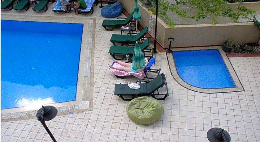 Almena Hotel