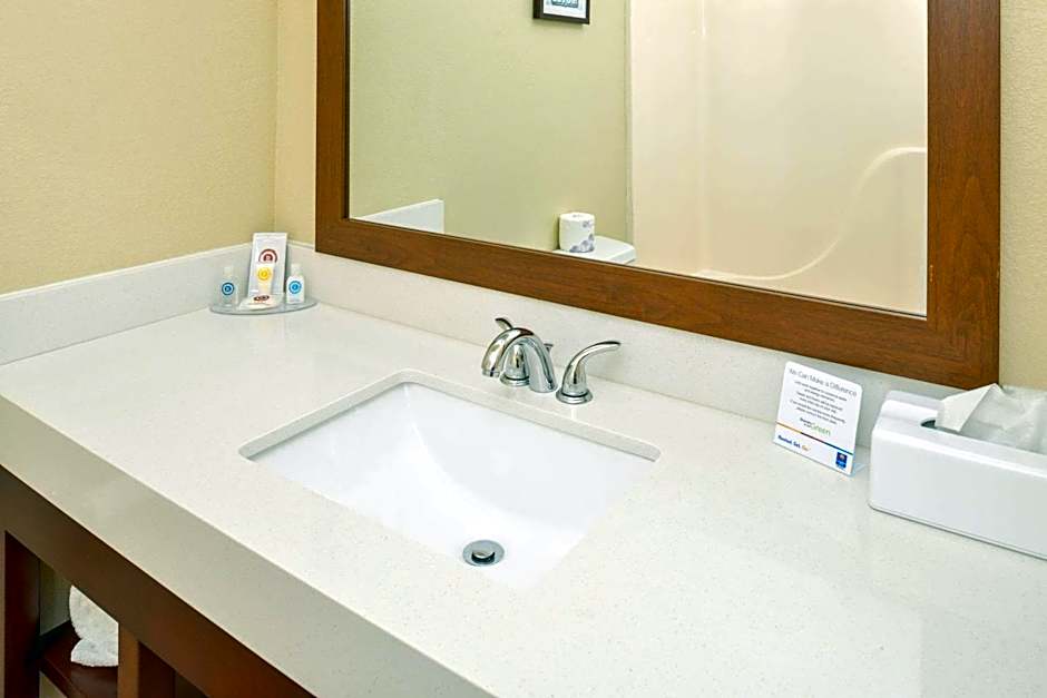 Holiday Inn Express & Suites Joplin Southeast by IHG