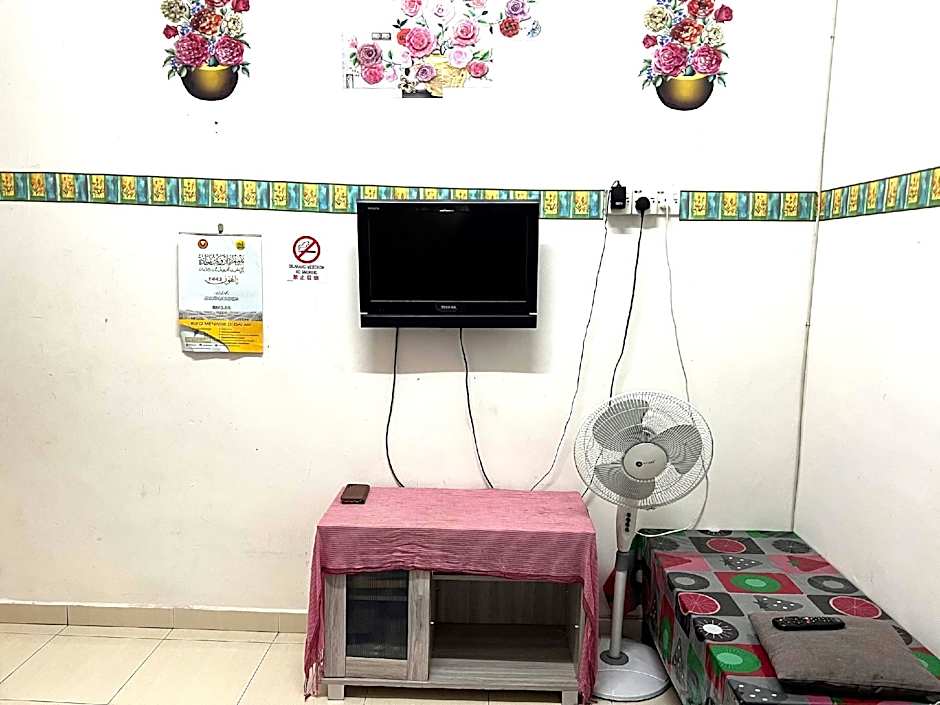 OYO Home 90492 Sena Homestay