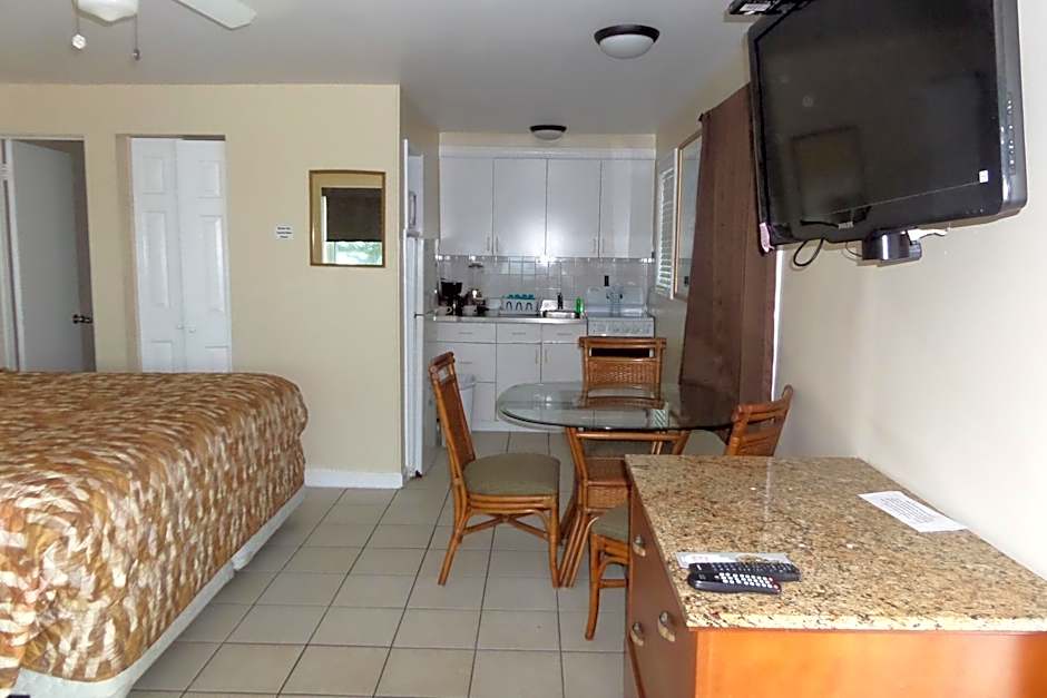 Daytona Shores Inn and Suites