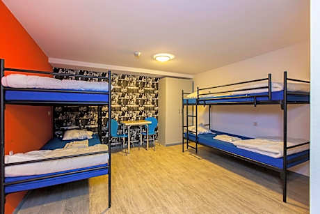 Bed in 8-Bed Mixed Dormitory Room - No Window