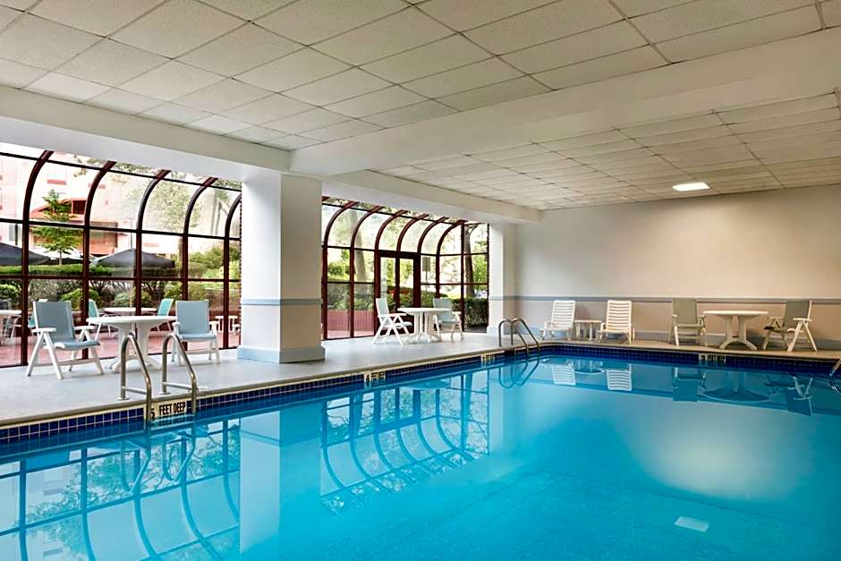 LaGuardia Plaza Hotel