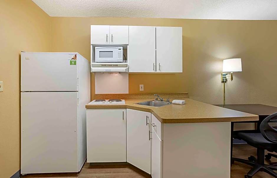 Extended Stay America Select Suites - Springfield - South