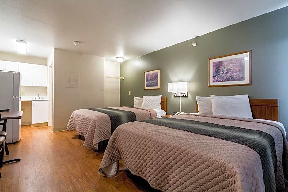 HomeTowne Studios Denver - Lakewood West