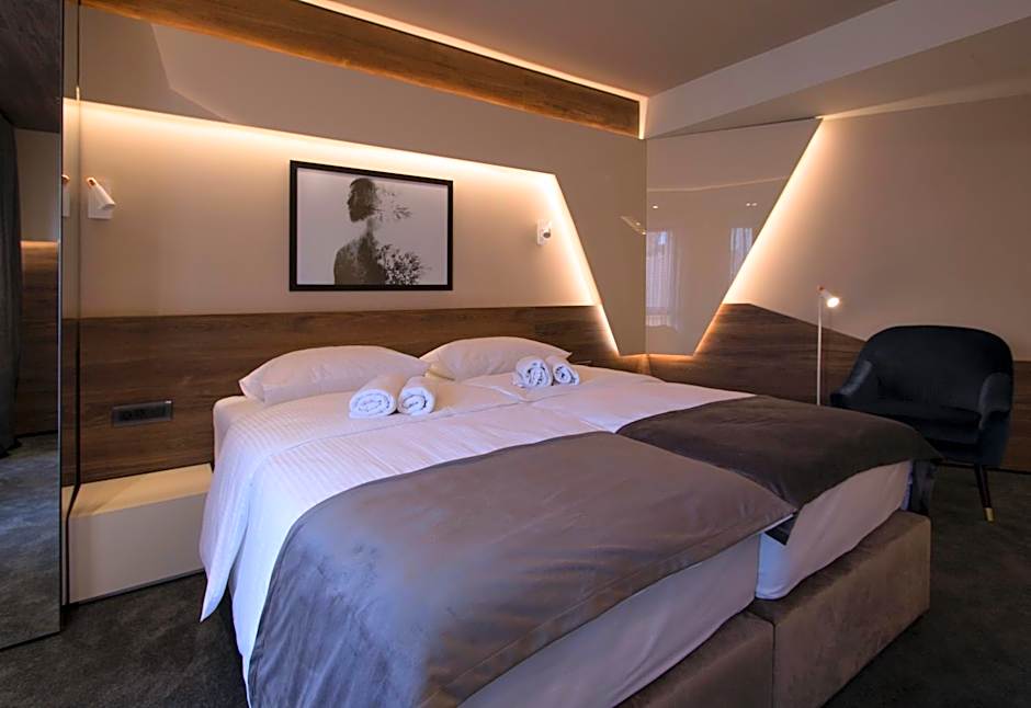 BOUTIQUE 25h by Eva stay 018