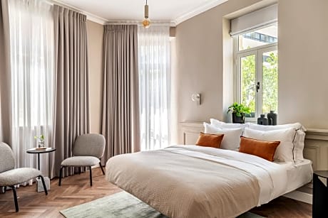 Suite, Balcony