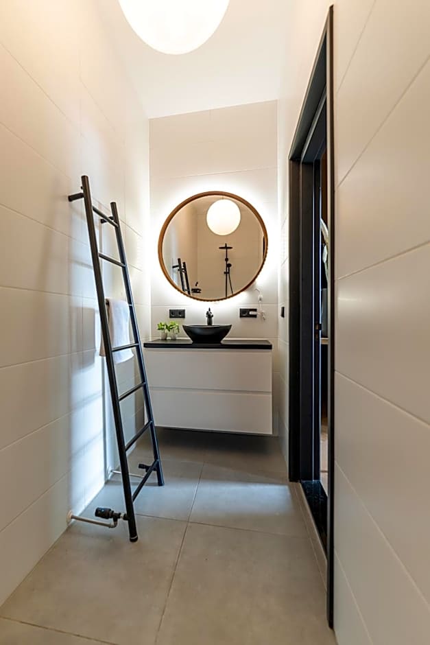 Breda Apartment w Kitchen & Private Bathroom 2p