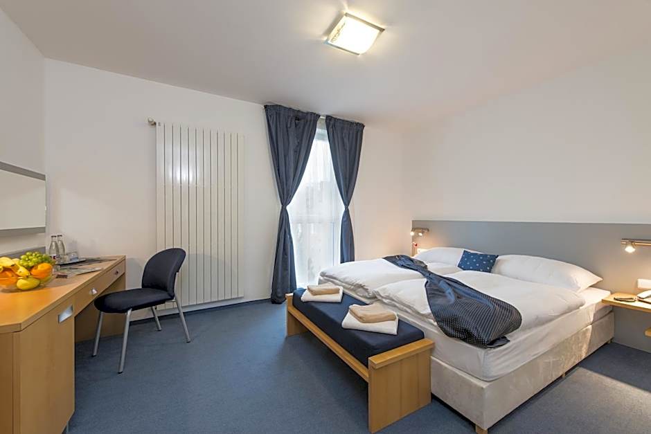 Felicity Garni Hotel