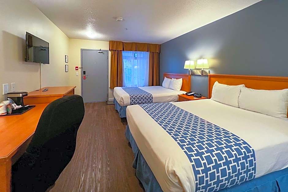 Econo Lodge Inn & Suites University
