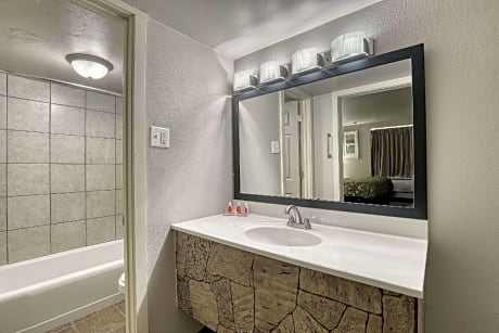 1 King Bed, Efficiency, Suite, Nonsmoking