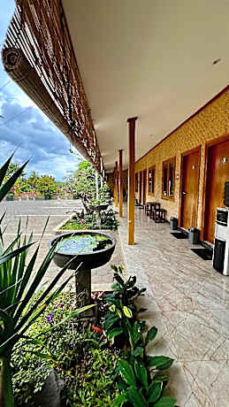 Oku Guest House & Café