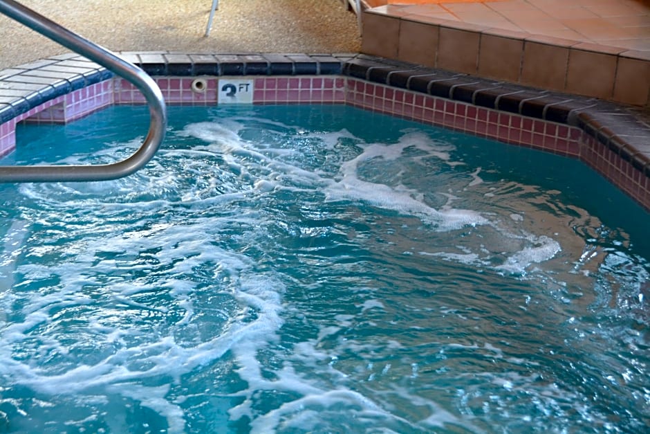 Nisswa Inn and Suites