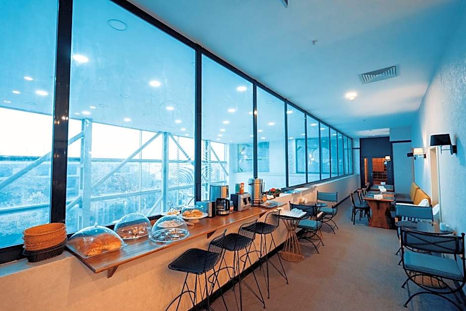 Roof 264 Hotel & Suites