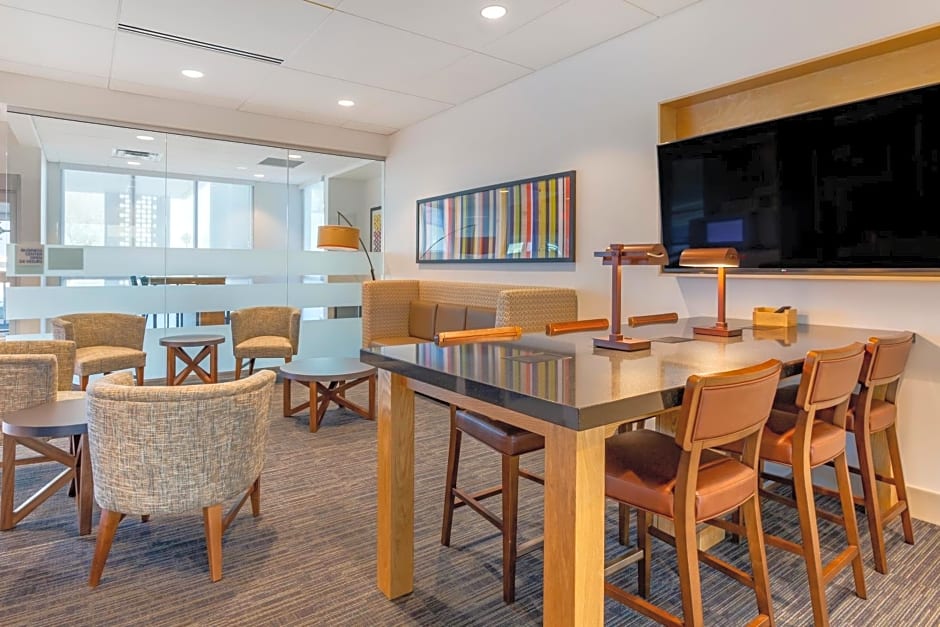 Holiday Inn Express & Suites - Phoenix Dwtn - State Capitol, an IHG Hotel