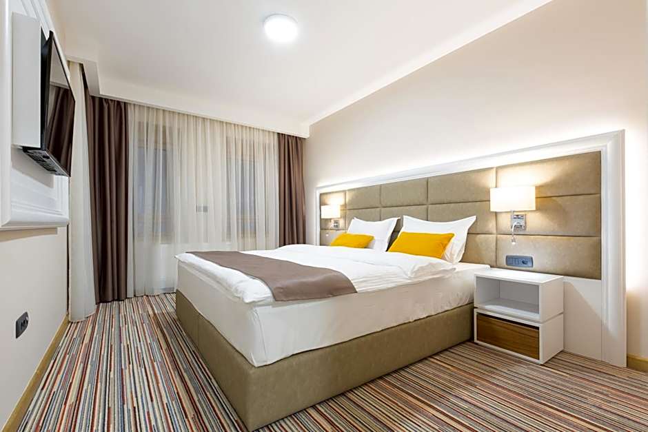 Hotel TESLA - Smart Stay Garni