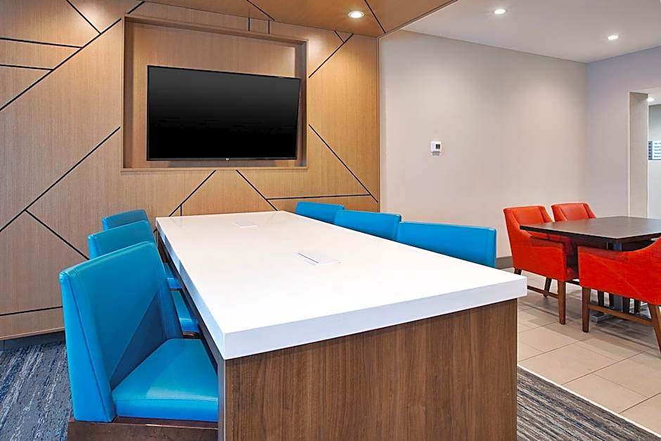 Holiday Inn Express Hotel & Suites Defiance By IHG