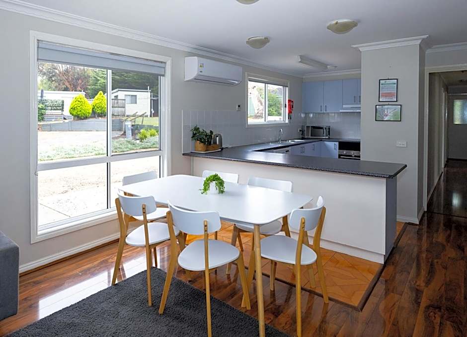 Airport Tourist Village Melbourne