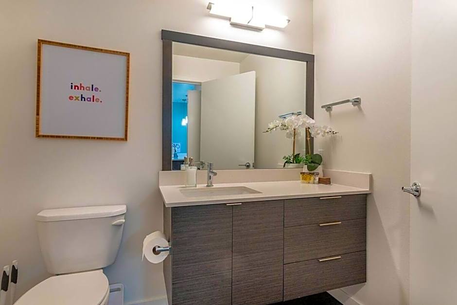 Self Check-in-washer-dryer-4ksmart Tv-king Bed-gym
