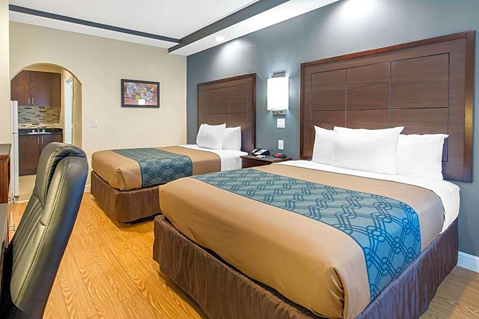 Econo Lodge Inn & Suites