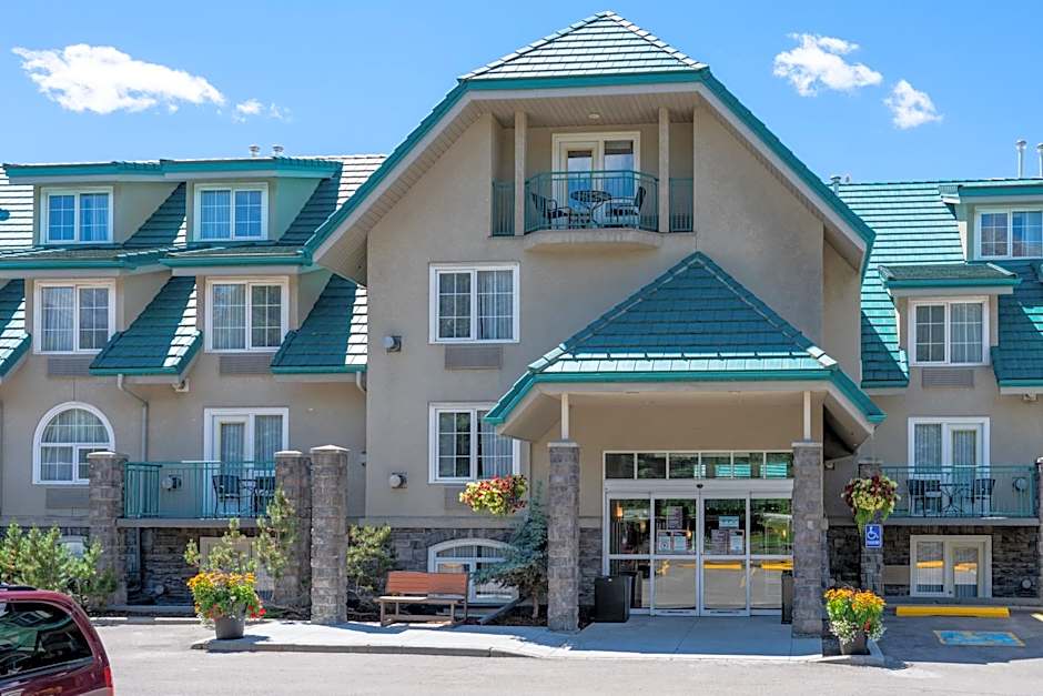 Pocaterra Inn & Waterslide