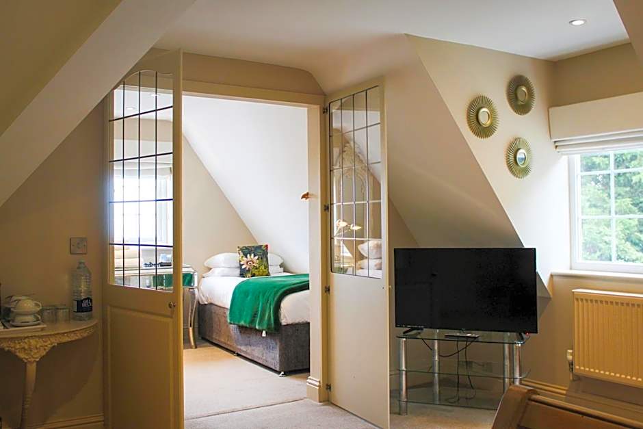 The Crescent Turner Hotel
