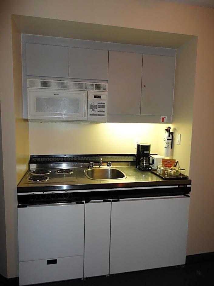 Rosedale on Robson Suite Hotel