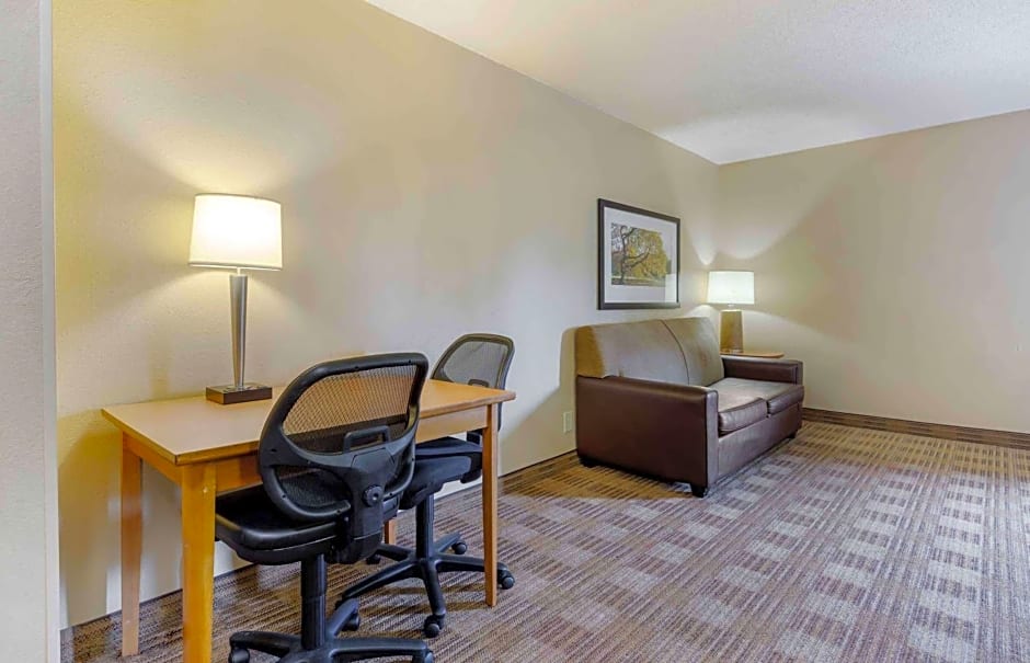 Extended Stay America Select Suites - Raleigh - RTP - 4610 Miami Blvd.