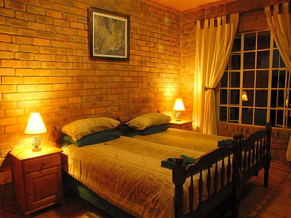 Thaba Tsweni Lodge & Safaris