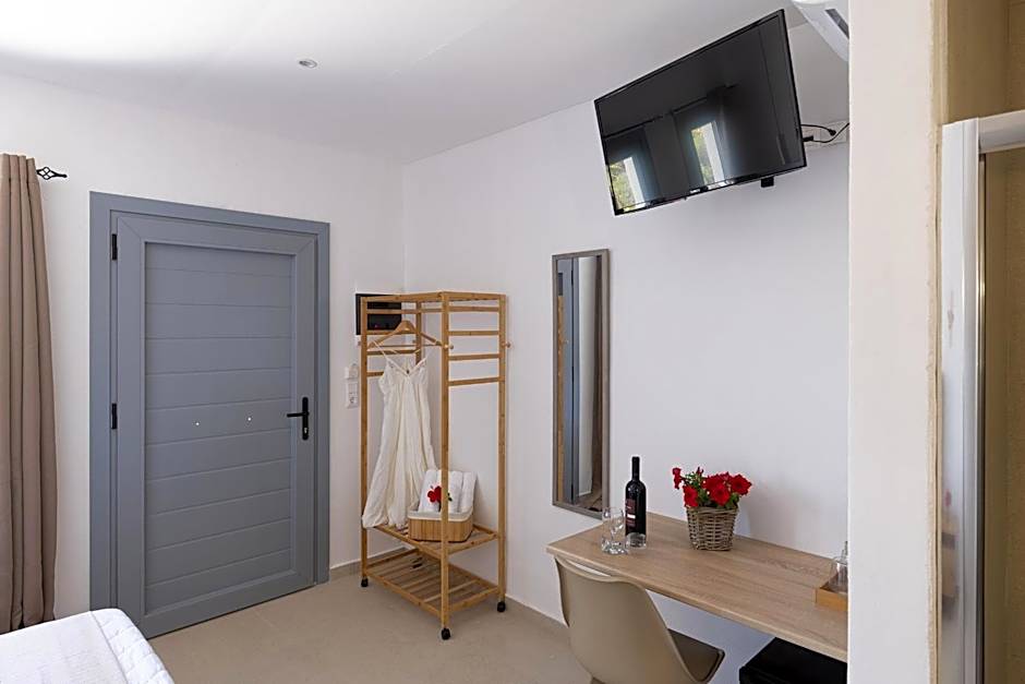 Chrysonisos Suites with Sunset & Seaviews near Kini