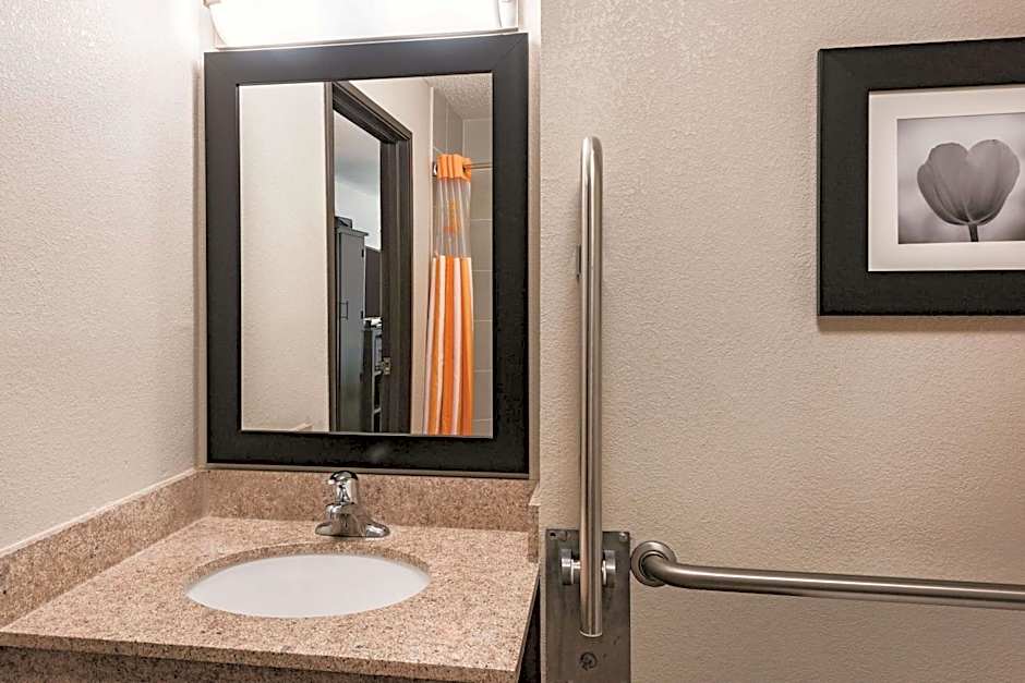 La Quinta Inn & Suites by Wyndham Norwich-Plainfield-Casino