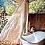 Grape Juice Retreat Rustic romantic gateway 5mins to beaches & town