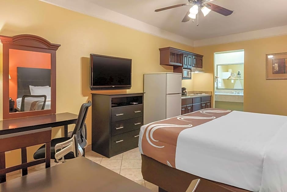 Quality Inn & Suites at The Outlets Mercedes/Weslaco