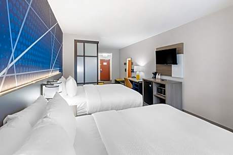 Queen Suite with Two Queen Beds - Accessible/Non-Smoking