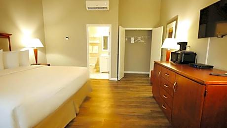 King Room - Disability Access King Room 1 Car Garage Space Included
