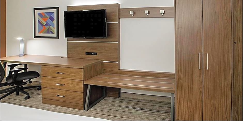 Holiday Inn Express And Suites Madison West - Middleton By IHG