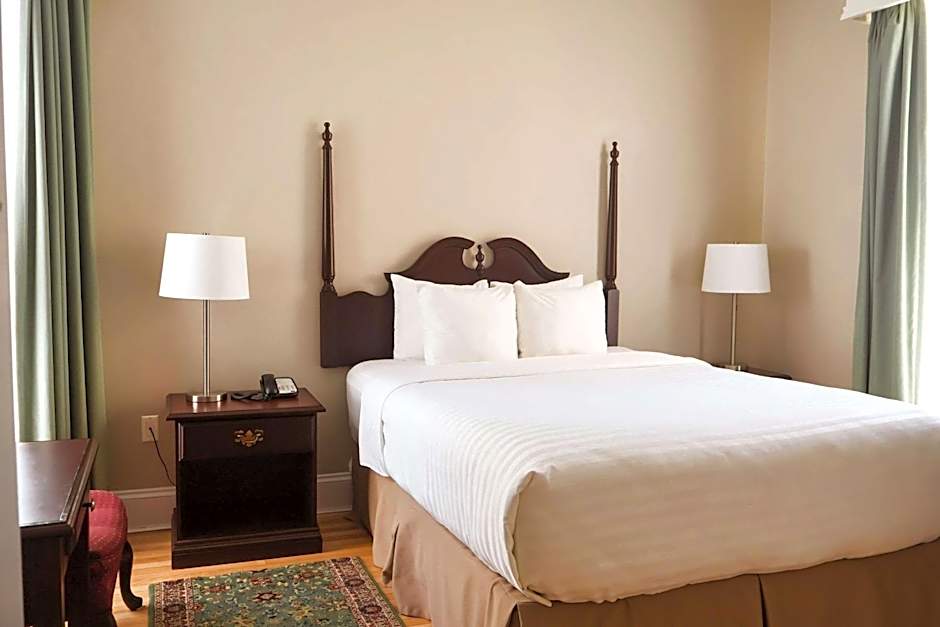 Quality Inn & Suites Downtown