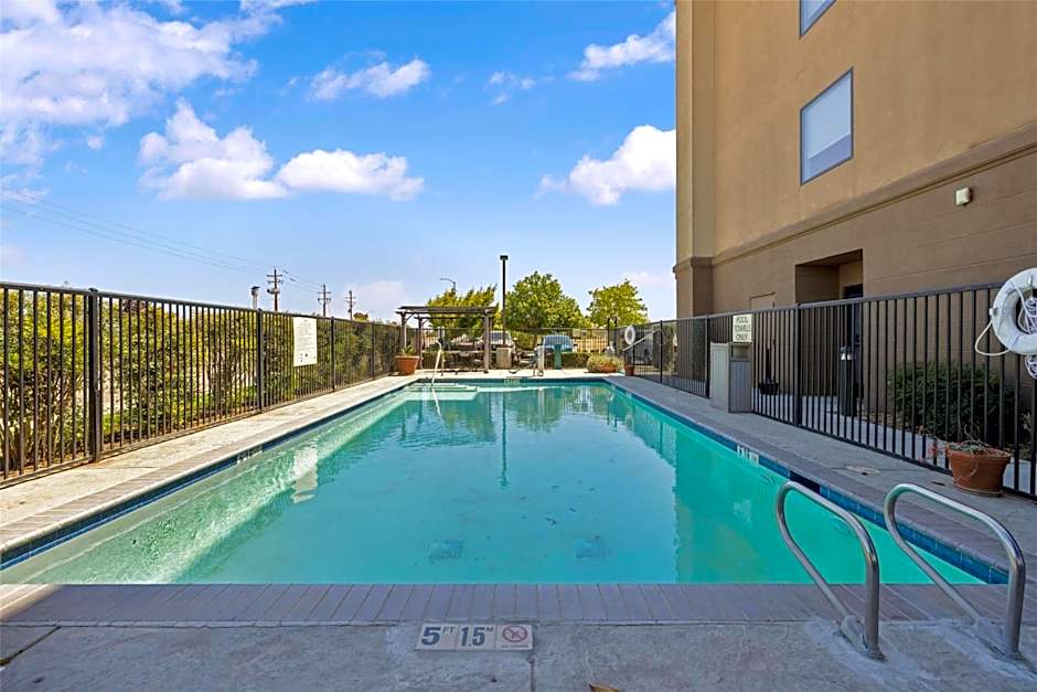 Hampton Inn By Hilton And Suites Madera