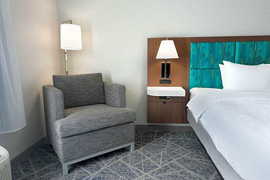 Hampton Inn By Hilton And Suites Tulsa Central