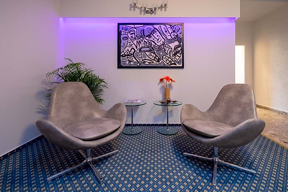 Confour Hotel