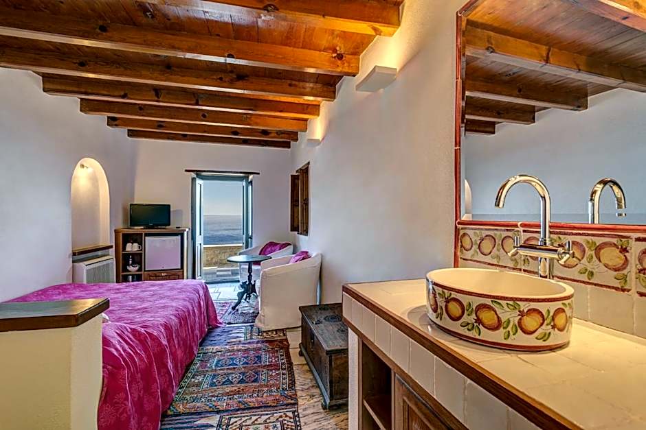 Malvasia Traditional Hotel