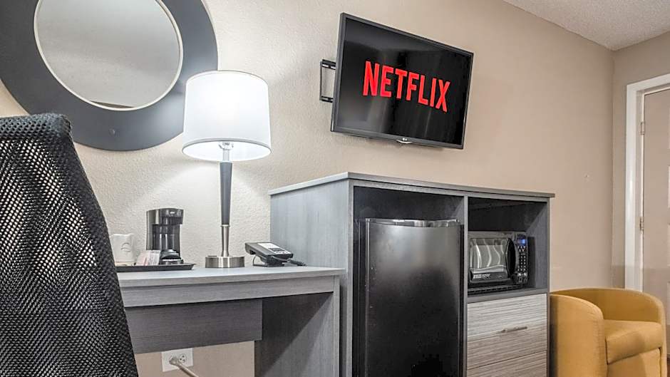 Super 8 by Wyndham Downtown Gatlinburg at Convention Center