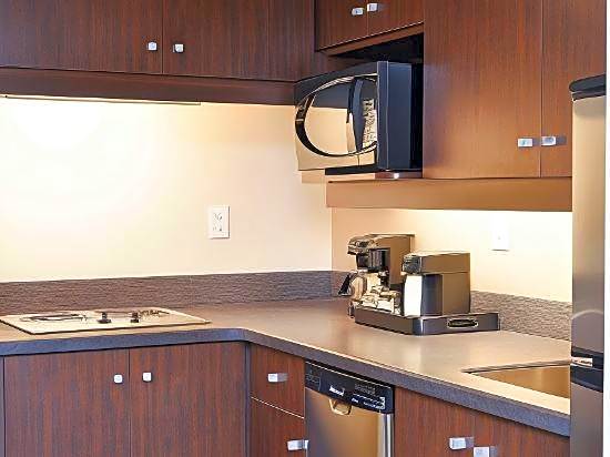 Best Western Thompson Hotel & Suites