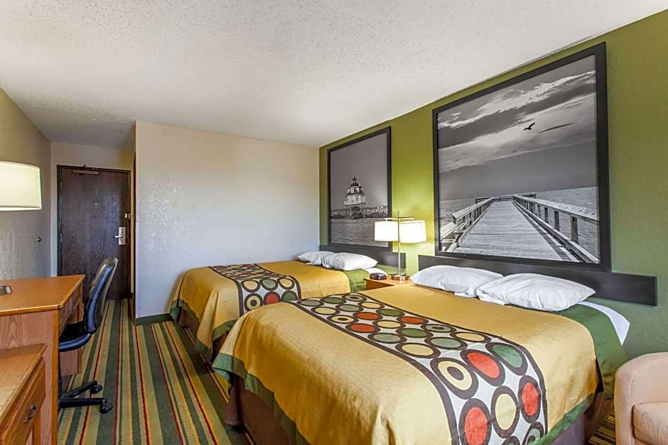 Super 8 by Wyndham College Park Wash DC Area