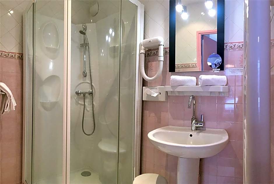 Hôtel Restaurant Le Grillon