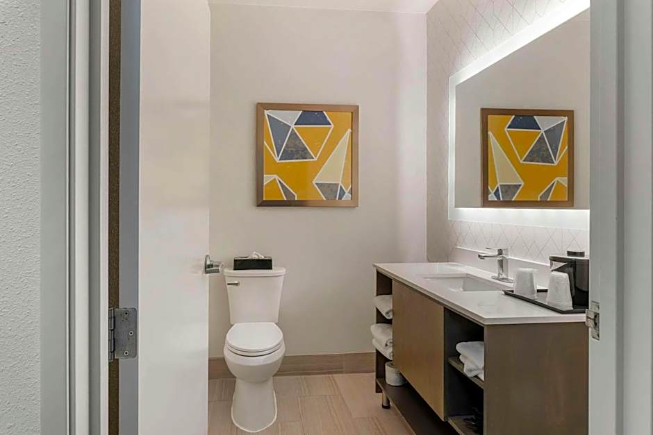 Comfort Suites Elgin Northwest