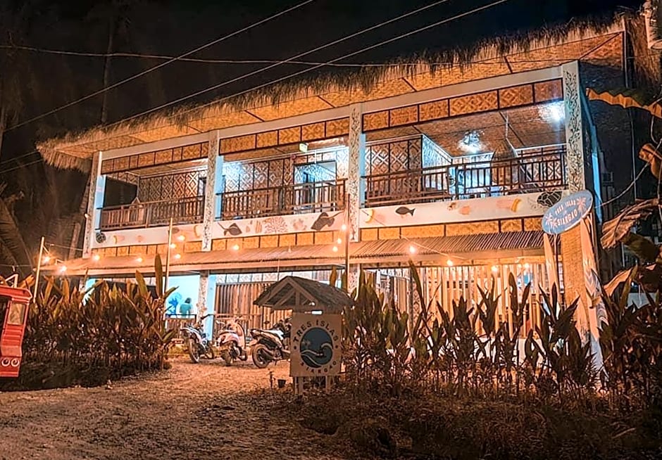 Photo 1 of 50 of Tres Islas Hostel
