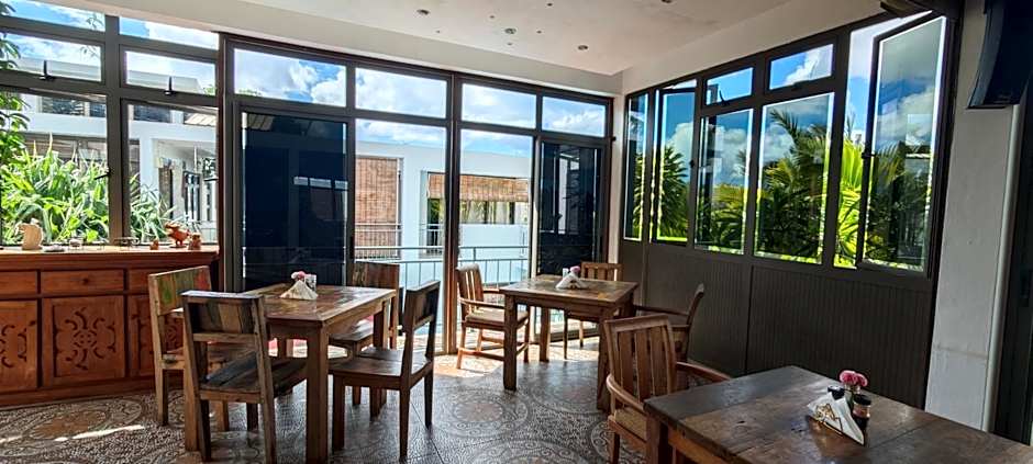 Villa Alizée - Boutique Hôtel Expérience - Idéal Couples & Pros - Piscine - Restaurant - Rooftop bar - Parking privé - 10min Port-Louis - Ambiance Tropical chic & authentique